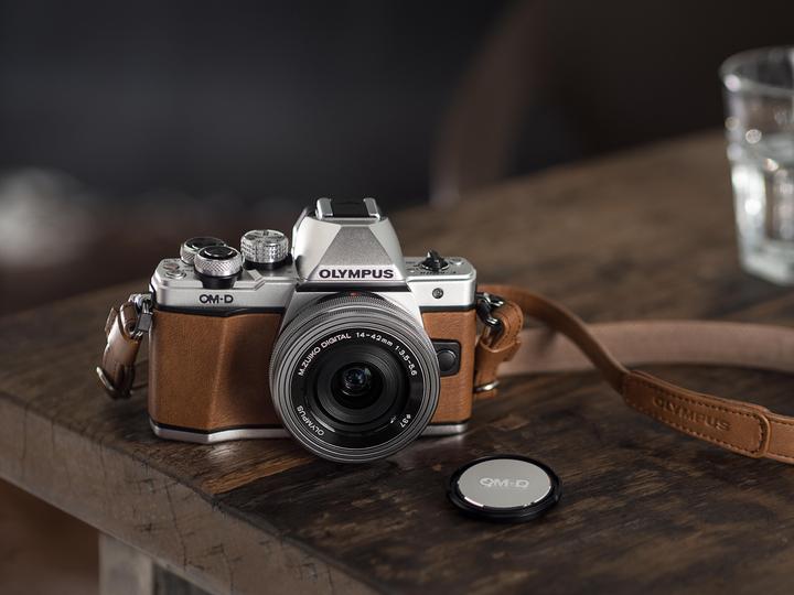 Actual product image Olympus OM-D E-M10 II 14-42mm Kit Limited Edition (16.10 Mpx, Micro Four Thirds)