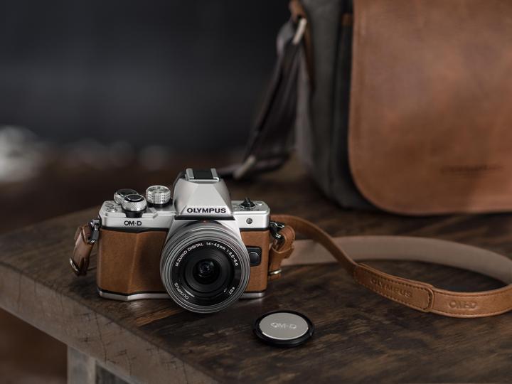 Actual product image Olympus OM-D E-M10 II 14-42mm Kit Limited Edition (16.10 Mpx, Micro Four Thirds)