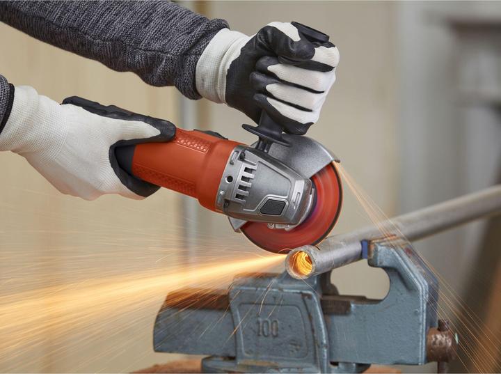 Productafbeelding Black & Decker Haakse slijpmachine BEG110 met extra handvat (115 mm)
