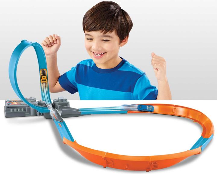 Actual product image Hot Wheels Action Figure 8 Raceway