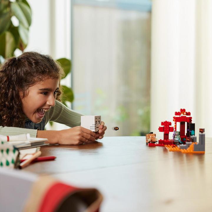 Image du produit LEGO Embuscade au portail du Néant (21255, LEGO Minecraft)