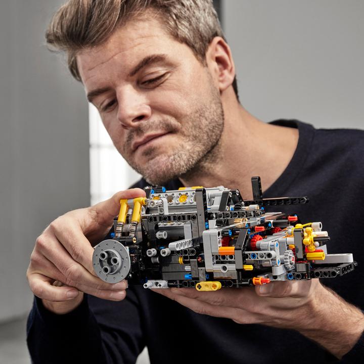 Actual product image LEGO Bugatti Chiron (42083, LEGO Technic, LEGO Rare Sets)