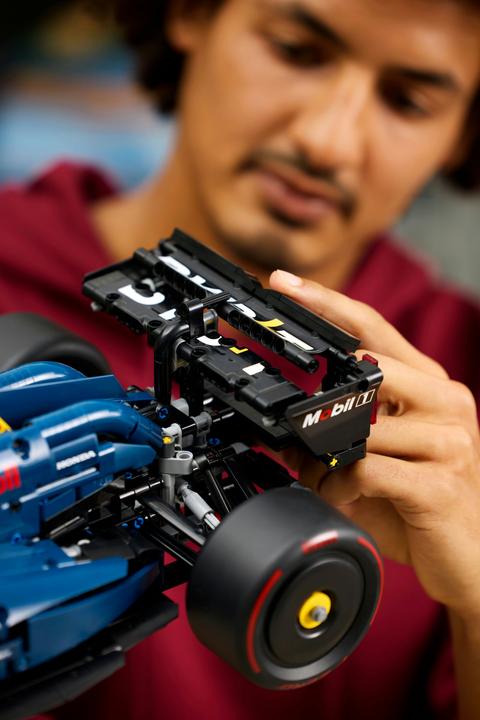 Actual product image LEGO Oracle Red Bull Racing RB20 F1 Rennauto (42206, LEGO Technic)
