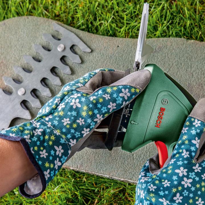 Produktbild Bosch Home & Garden EasyShear (Akkuheckenschere)