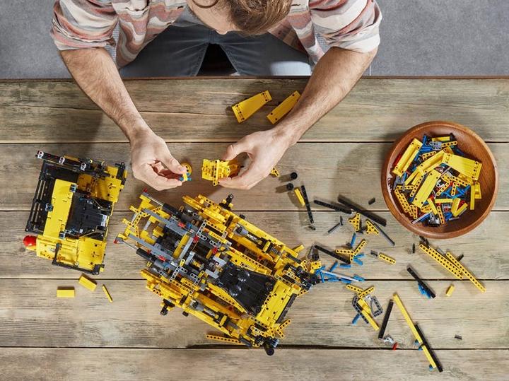 Produktbild LEGO Appgesteuert Cat D11 Bulldozer (42131, LEGO Technic)