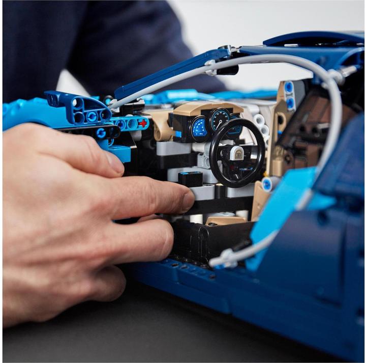 Actual product image LEGO Bugatti Chiron (42083, LEGO Technic, LEGO Rare Sets)