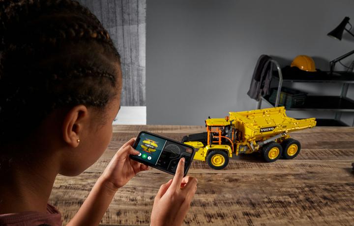 Actual product image LEGO Volvo articulated dumper (6x6) (42114, LEGO Technic)