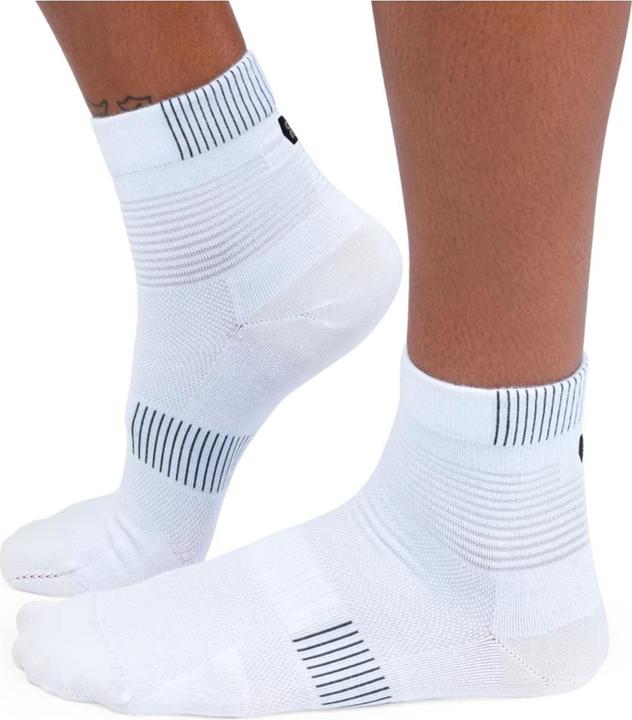 Actual product image On Running Women's Ultralight Mid Sock (XS)