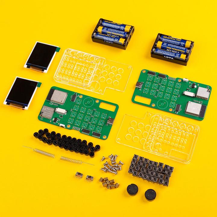 Produktbild CircuitMess Chatter - Messenger - Elektronik Bausatz