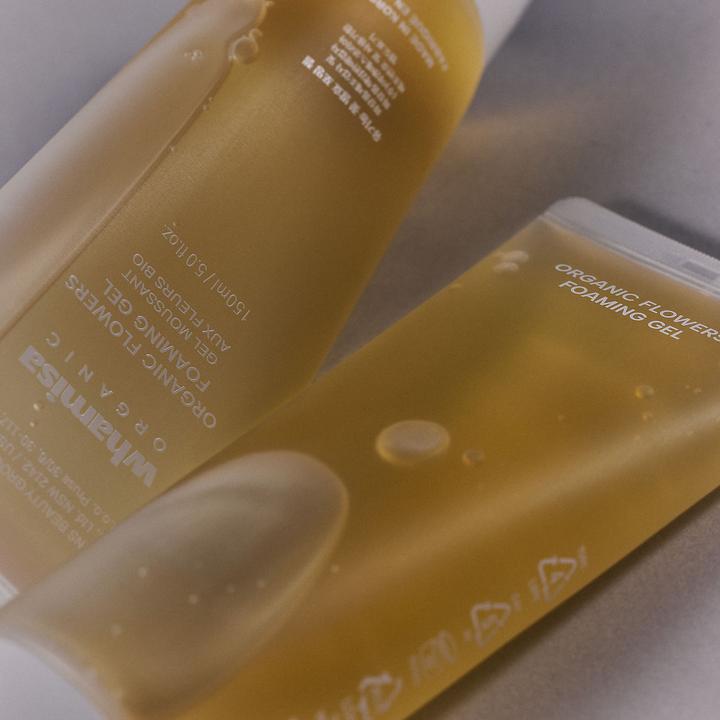 Produktbild Whamisa Organic Flowers Foaming Gel Deep Cleansing and Moisturizing Face Foam mit K-Beauty Hyaluronsäure (Schaum, 150 ml)