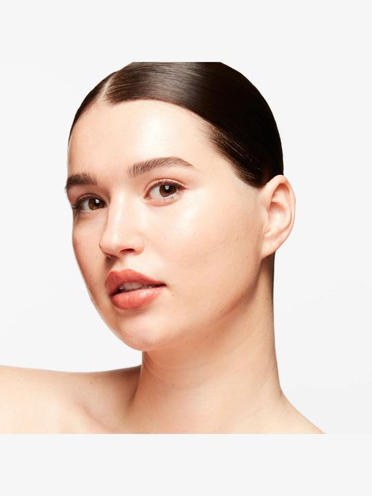Actual product image MAC Cosmetics Strobe Dewy Skin Tint No. 04 - Light (No. 04 - Light)