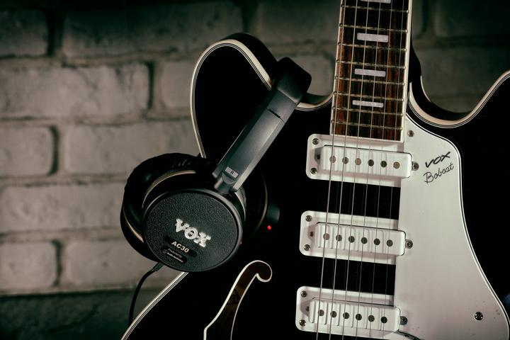 Actual product image Vox Amplification VGH-AC30 DJ Over Ear Headphones Wired Stereo Black (Cable)