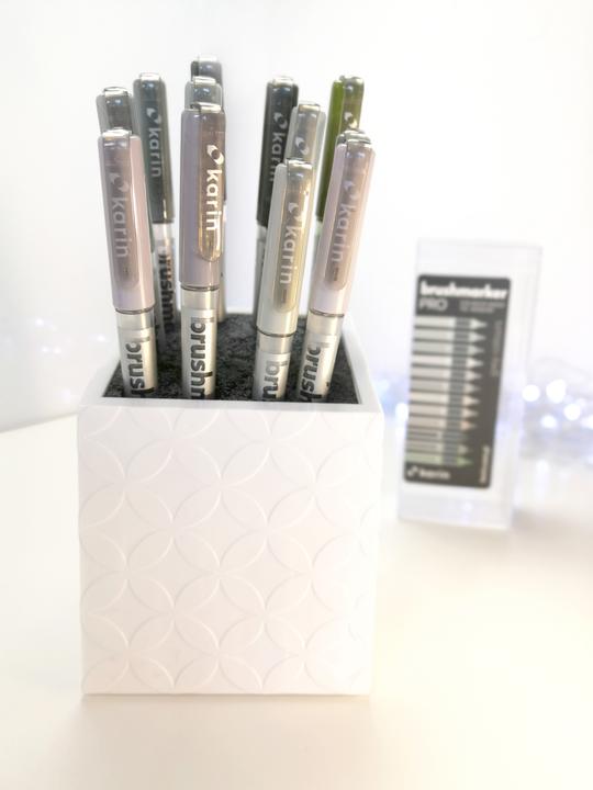 Produktbild Karin PRO - Brush Marker (Schwarz, Grau, Grün, 12 x)