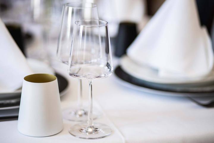 Produktbild Stölzle Weingläser + Weinausgiesser Power Weingläser Set + Dropstop® (13 Gläser, Weissweingläser)