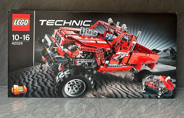 Actual product image LEGO Technic Customized Pick up Truck (42029, LEGO Technic)