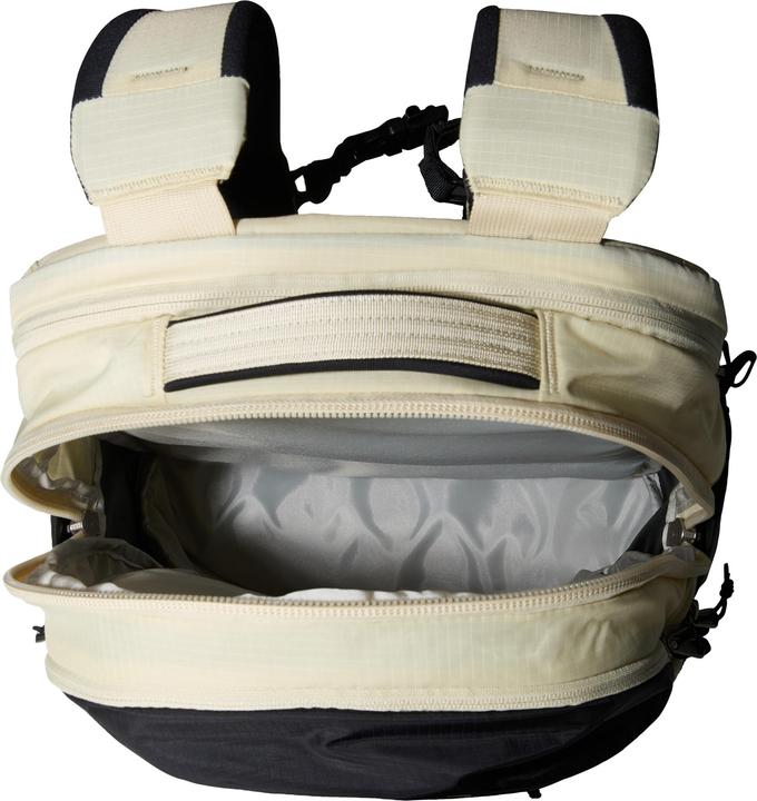 Actual product image North Face Surge (28 l)
