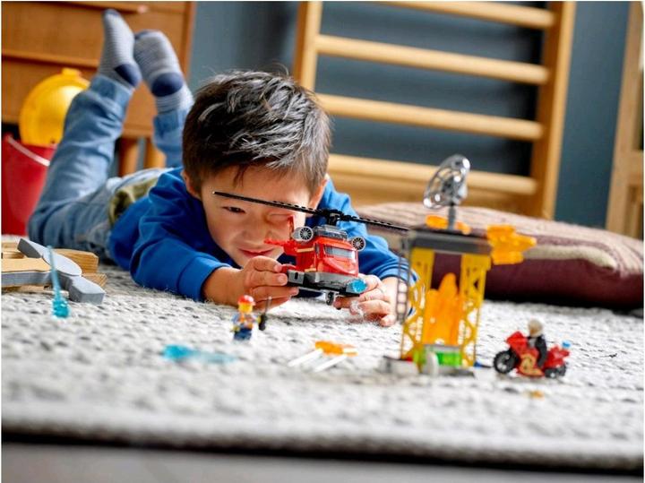 Produktbild LEGO Feuerwehrhubschrauber (60281, LEGO City)