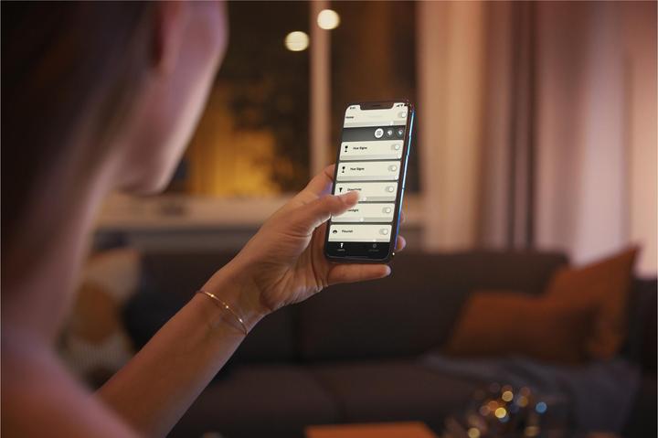 Produktbild Philips Hue White Ambiance (E27, 6 W, 570 lm, 4 x, F)
