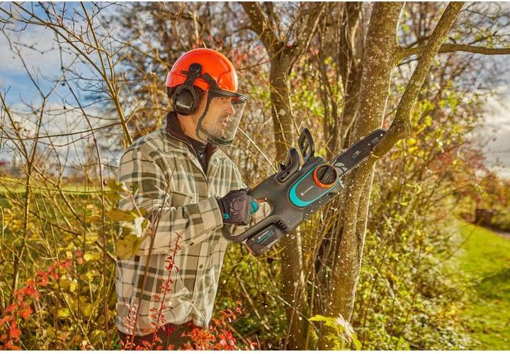 Produktbild Gardena Akku-Kettensäge PowerSaw 250/18V P4A Ready-T-U Set (Akku Kettensäge)