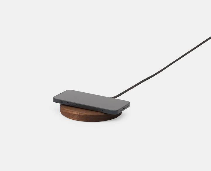 Image du produit Oakywood Slim Charging Pad - chargeur sans fil en bois - couleur Walnut -
