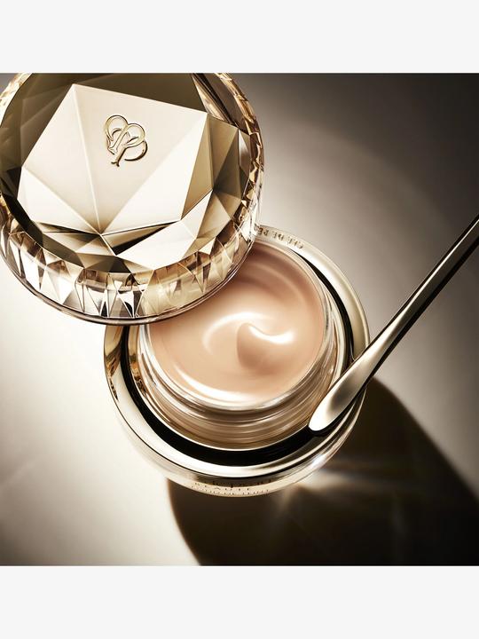 Actual product image Clé De Peau The Foundation O20 (O20 - Light Medium Ocher)