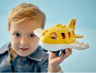 Actual product image LEGO Erster Besuch im Flughafen (10443)