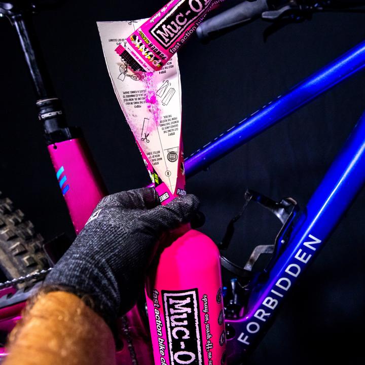 Immagine prodotto Muc-Off Punk Powder + Bottle (500 ml, Set di cura, Pulitore per biciclette)