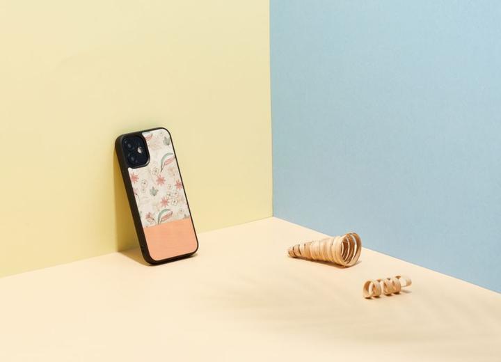 Image du produit Man&Wood coque pour iPhone 12 mini rose flower black (Apple iPhone 12 mini)