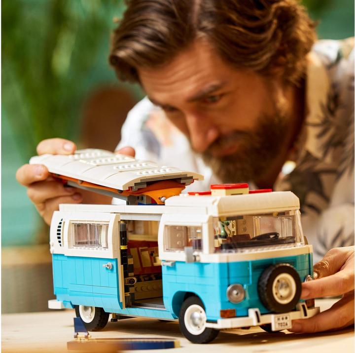 Actual product image LEGO Volkswagen T2 Camping Bus (10279, LEGO Creator Expert, LEGO Rare Sets)