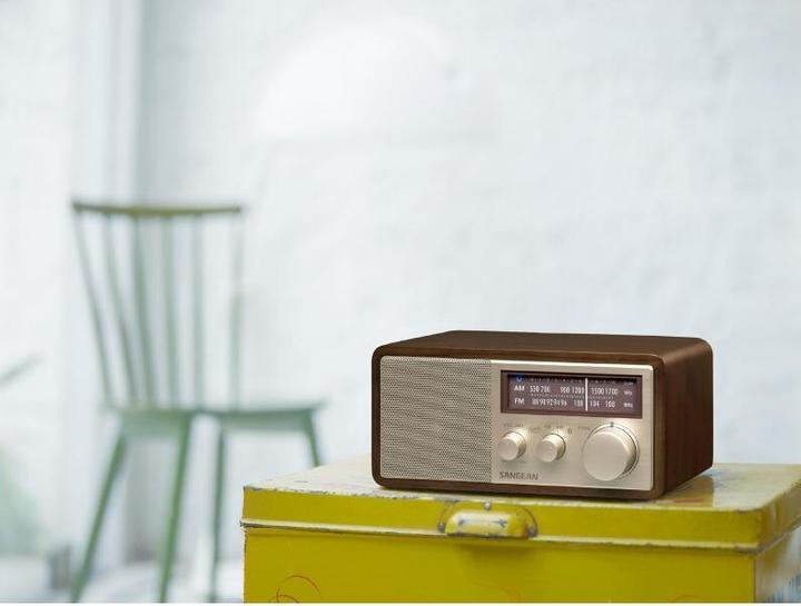 Actual product image Sangean Genuine 110 Plus WR11BT wooden portable retro table radio with Bluetooth & USB charging function (FM, MW, AM, NFC, Bluetooth)