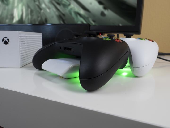Actual product image PDP Metavolt Dual Charger (Xbox Series S, Xbox Series X, Xbox One X, Xbox One S)