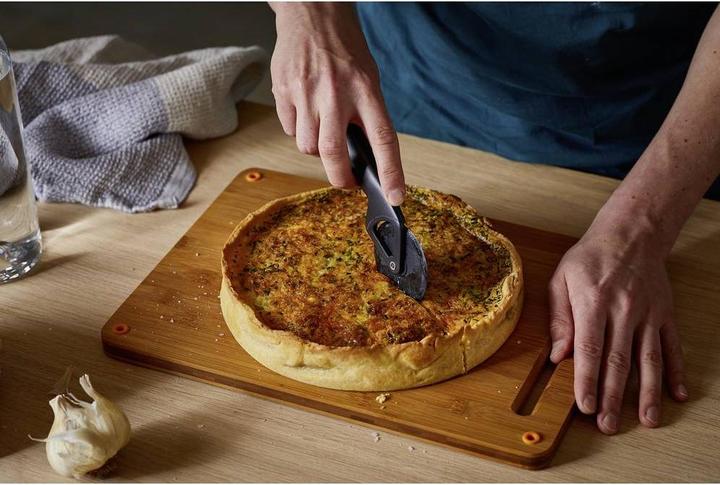 Actual product image Fiskars Functional shape pizza knife