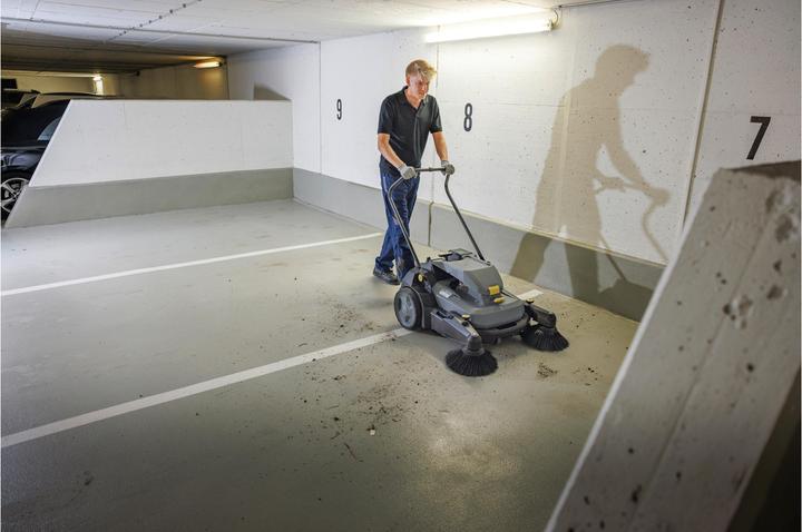 Produktbild Kärcher Professional Kehrmaschine KM 70/30 C BP mit 2 Seitenbesen