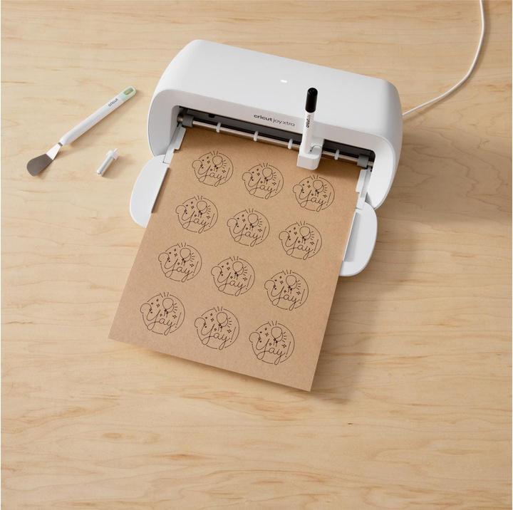 Immagine prodotto Cricut Carta adesiva Joy Xtra Kraft 24 x 30 cm, 4 fogli, marrone (4 x)