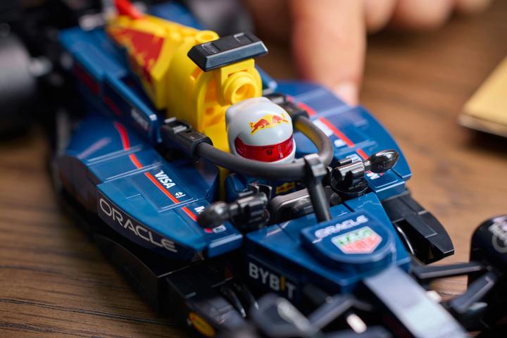 Productafbeelding LEGO Oracle Red Bull Racing RB20 F1 Rennauto (77243, LEGO Snelheidskampioenen)