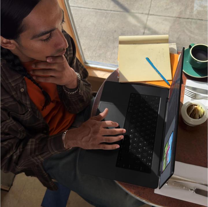 Actual product image Apple MacBook Pro - Late 2023 (16", M3 Max, 64 GB, 2000 GB, CH)