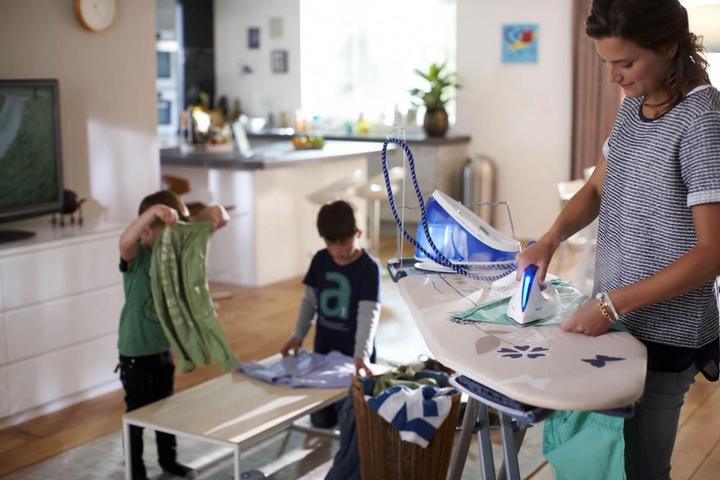 Produktbild Philips PerfectCare Viva GC7031/21 (2400 W, 190 g/min)