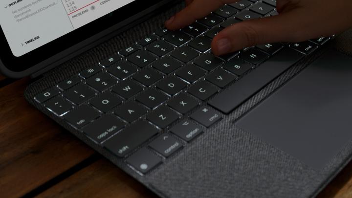 Actual product image Logitech COMBO TOUCH FOR IPAD (10TH GEN) (CH, iPad 2022 (10th Gen))