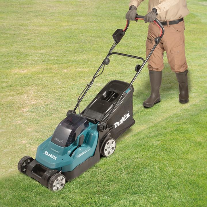 Actual product image Makita DLM382PM2 (Rechargeable battery operated)