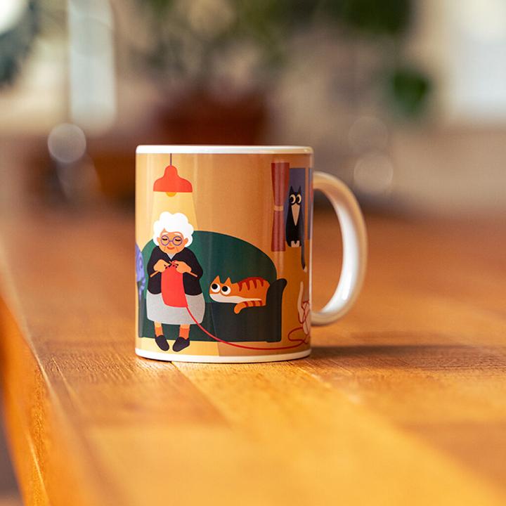 Actual product image Kikkerland Cat Lady Morph Mug (325 ml, 1 x)