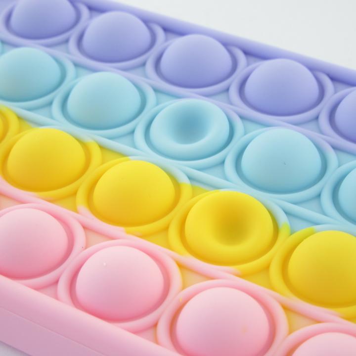 Image du produit PhoneLook Coque Silicone jeu éclate bulles anti-stress arc-en-ciel (Apple iPhone 13 Pro)