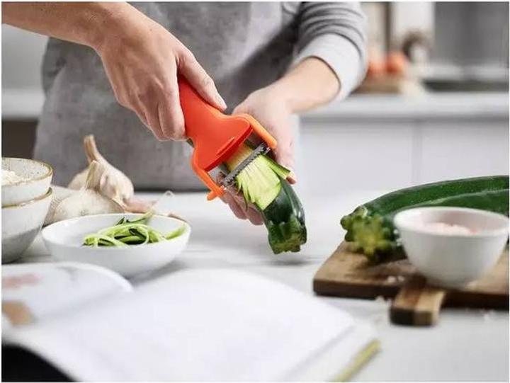 Actual product image Joseph Joseph SafeStore Julienne Peeler with Blade Protector