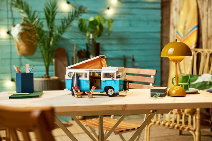 Actual product image LEGO Volkswagen T2 Camping Bus (10279, LEGO Creator Expert, LEGO Rare Sets)