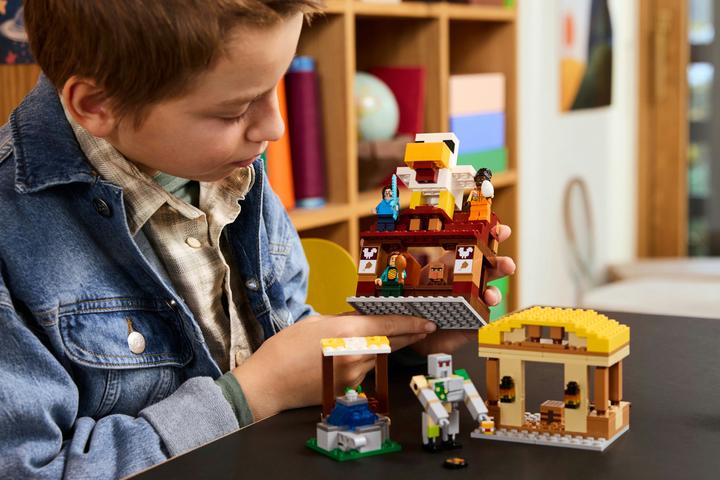 Produktbild LEGO Angriff des Ghast-Ballons (21273, LEGO Minecraft)