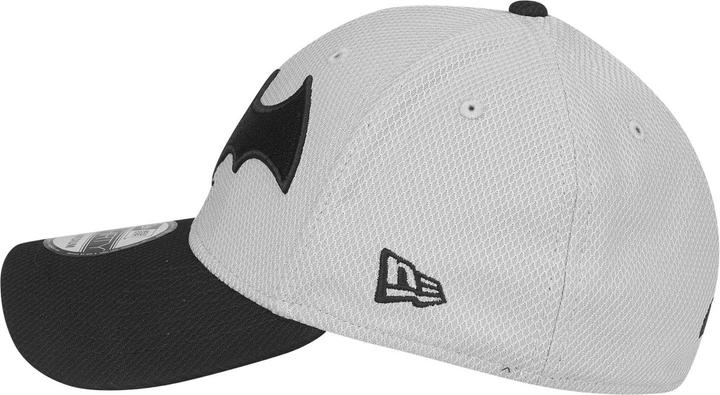 Actual product image New Era 39Thirty Stretch Diamond Tech Cap - BATMAN - L/XL (XL)