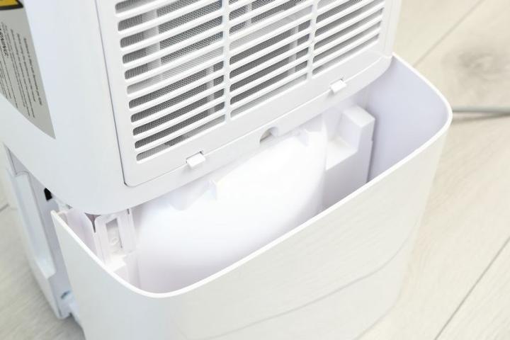 Actual product image Eldom Dehumidifier 2 levels of air circulation Humidity indicator 24-hour timer Performance (20 m², 48.00 l/24h)