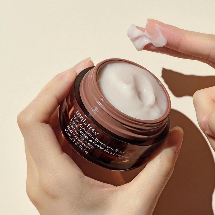 Immagine prodotto Innisfree Crema al tè nero per migliorare la giovinezza 45ml (45 ml, Crema 24h)