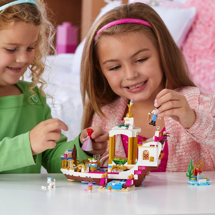 Actual product image LEGO Ariel royal wedding boat (41153, LEGO Disney)