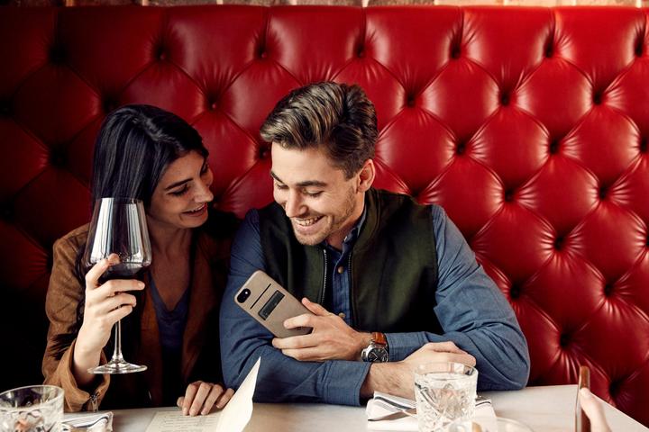 Produktbild TwelveSouth Relaxed Leather Case für iPhone 7 / 8 (4.7") Warm Taupe (Apple iPhone 7)