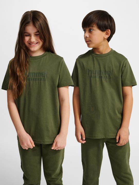 Immagine prodotto hummel hmlJR BASE T-SHIRT S/S (58, 59, 60, 62, 63, 64)